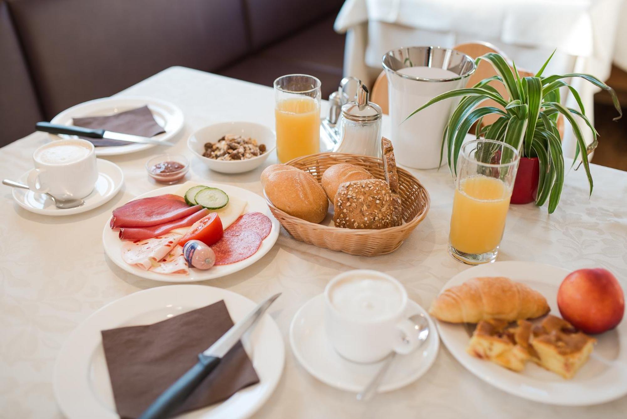 Oberwirtshof Hotel Rifiano Luaran gambar